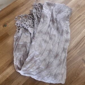 Muted grays scarf.